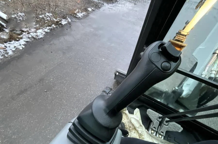 Mini-pelle Bobcat E26 (2023) + 3 Godets