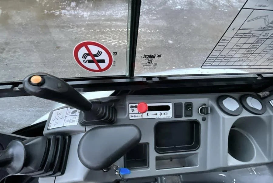 Mini-pelle Bobcat E26 (2023) + 3 Godets