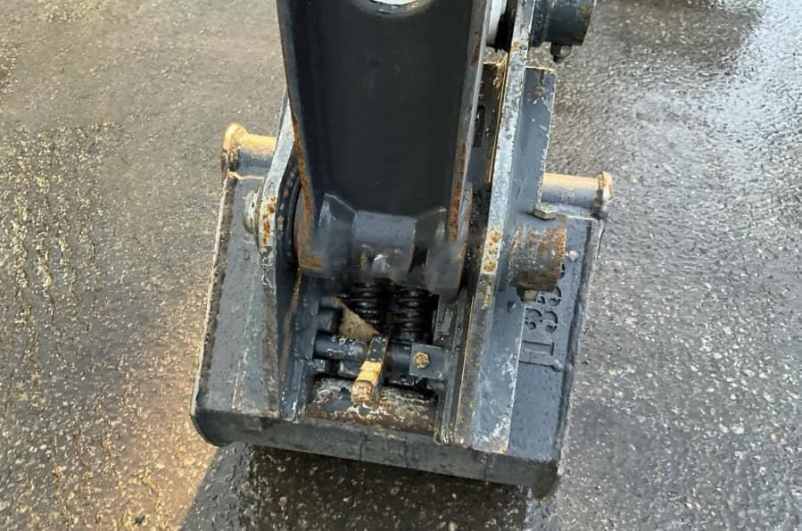 Mini-pelle Bobcat E26 (2023) + 3 Godets