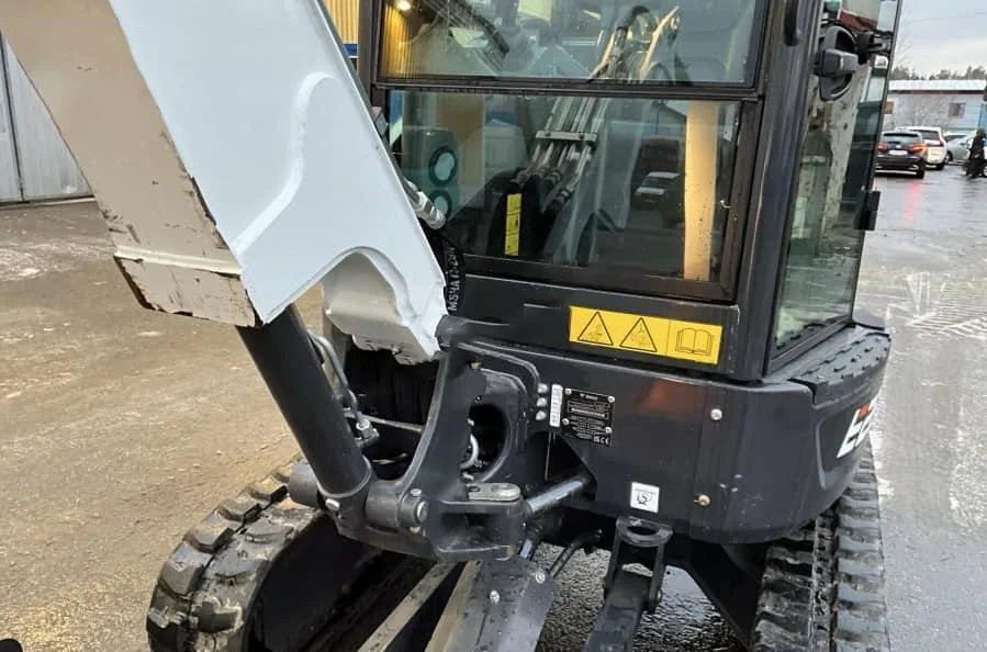 Mini-pelle Bobcat E26 (2023) + 3 Godets