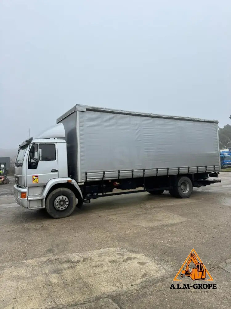 Camion à rideaux coulissants MAN