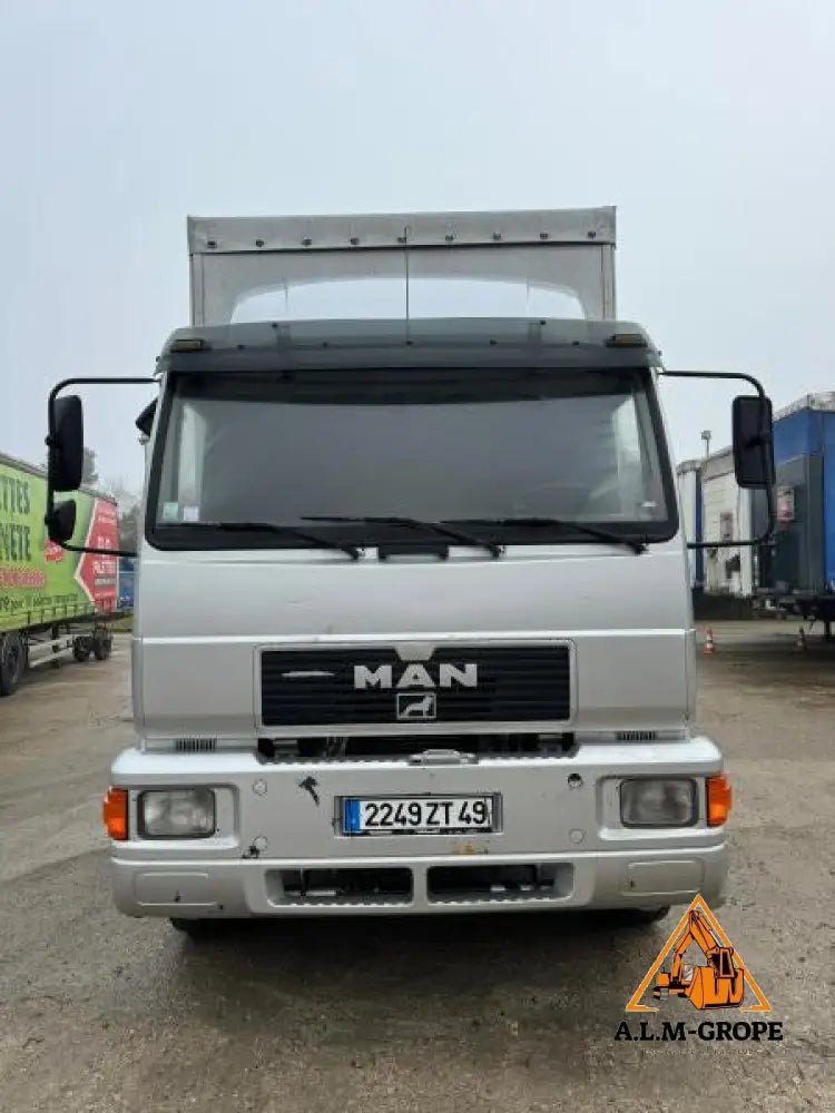 Camion à rideaux coulissants MAN