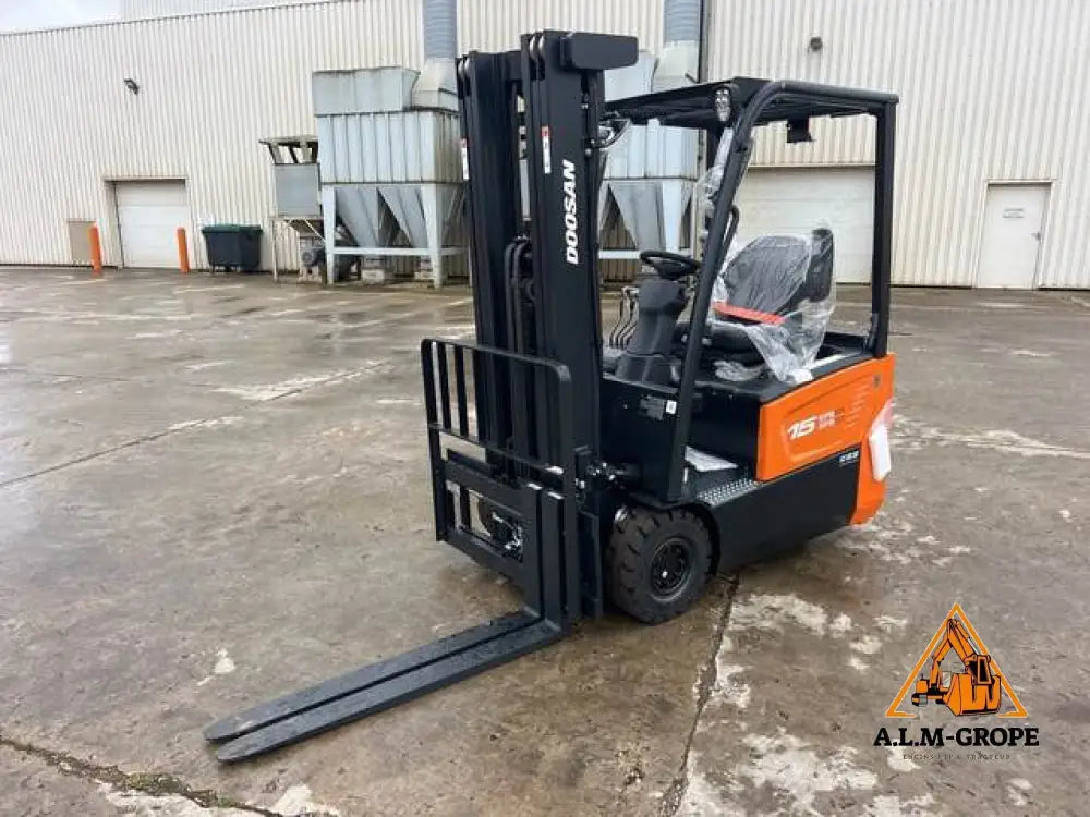 Chariot élévateur Électrique Doosan B15T-7 PLUS – Performance et fiabilité