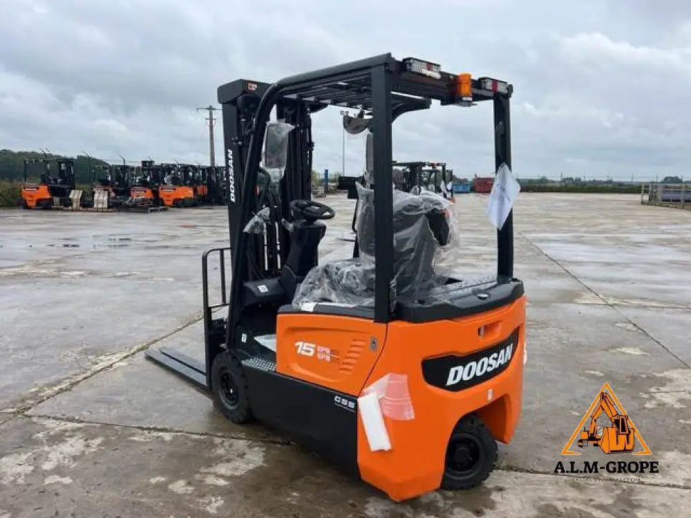Chariot élévateur Électrique Doosan B15T-7 PLUS – Performance et fiabilité