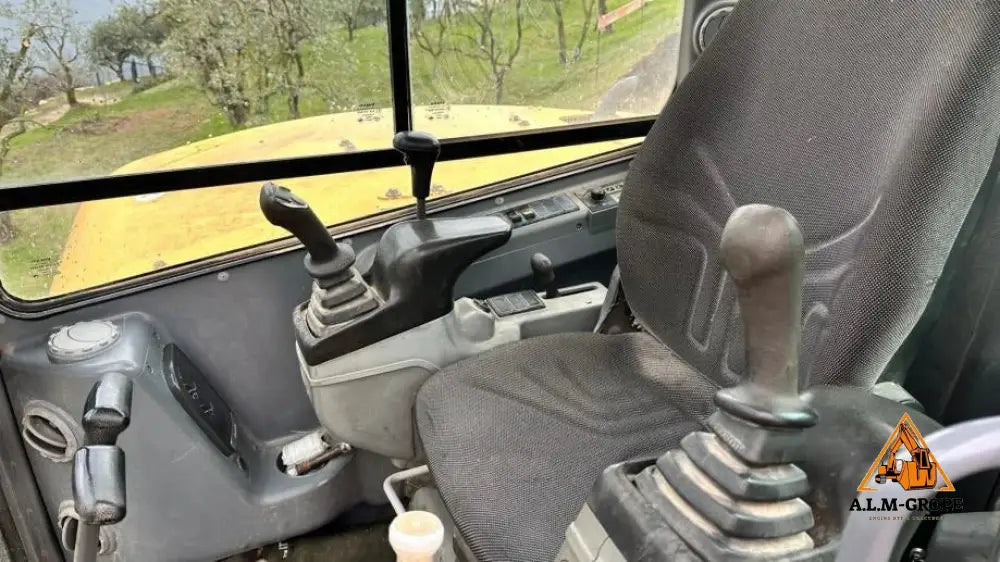 Mini-pelle Volvo EC88 (2007) – 8,3 Tonnes – 3 500 h