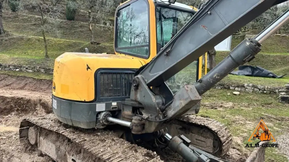 Mini-pelle Volvo EC88 (2007) – 8,3 Tonnes – 3 500 h