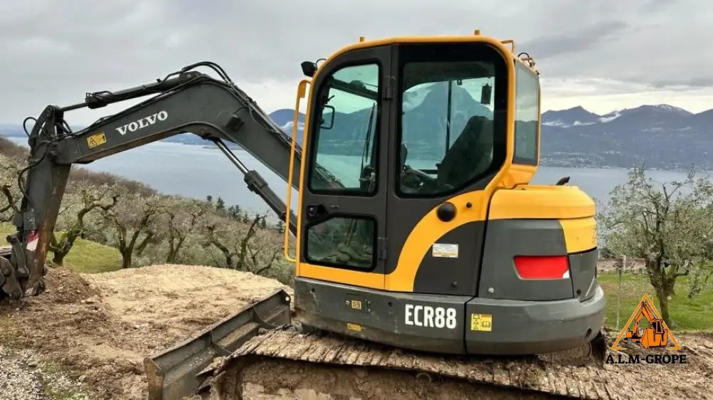 Mini-pelle Volvo EC88 (2007) – 8,3 Tonnes – 3 500 h