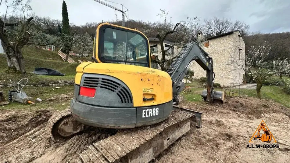 Mini-pelle Volvo EC88 (2007) – 8,3 Tonnes – 3 500 h