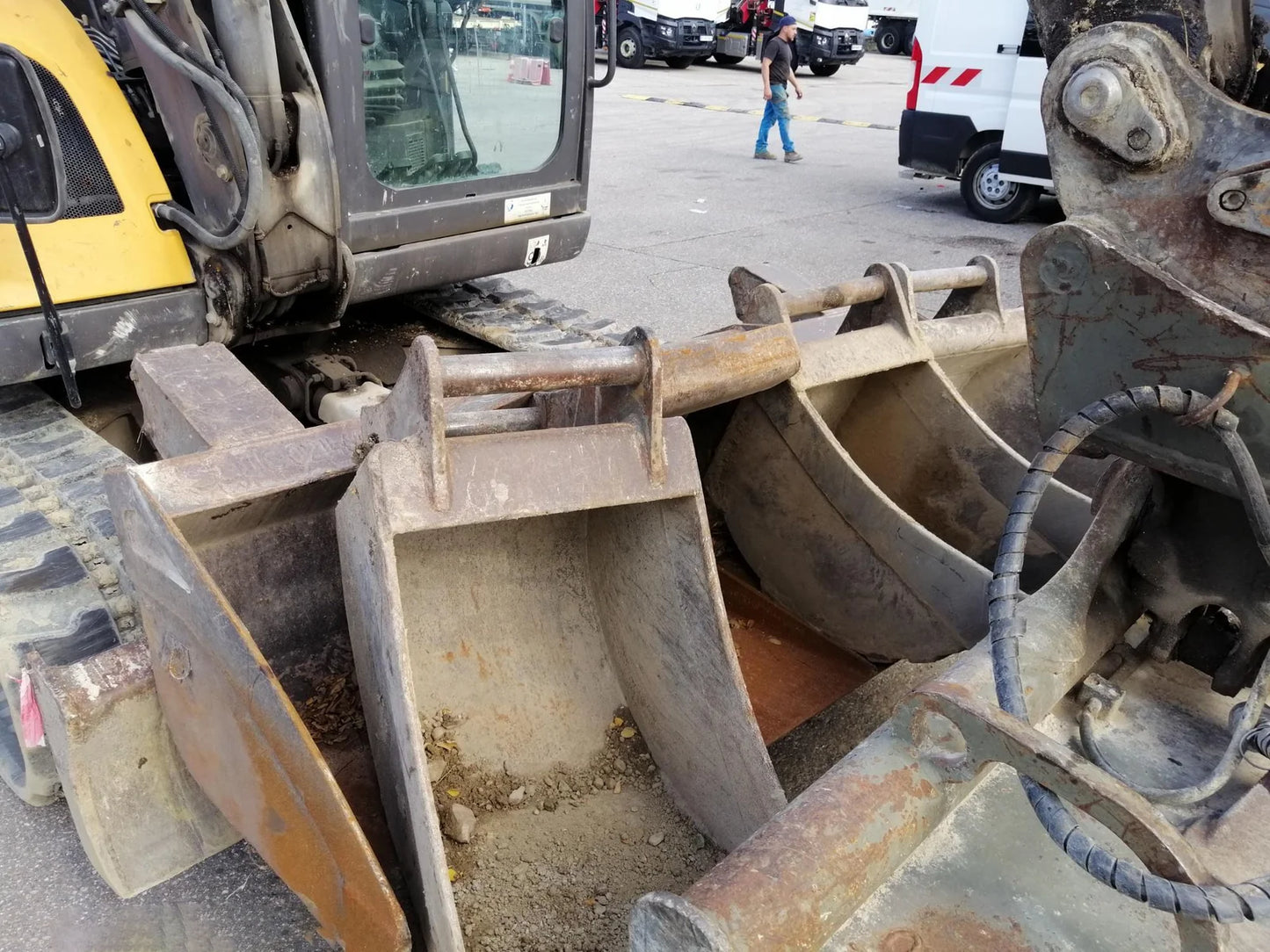 Pelle sur Chenilles Mecalac 8 MCR – 2015 + 4 Godets