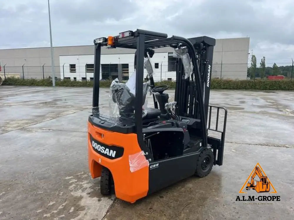 Chariot élévateur Électrique Doosan B15T-7 PLUS – Performance et fiabilité
