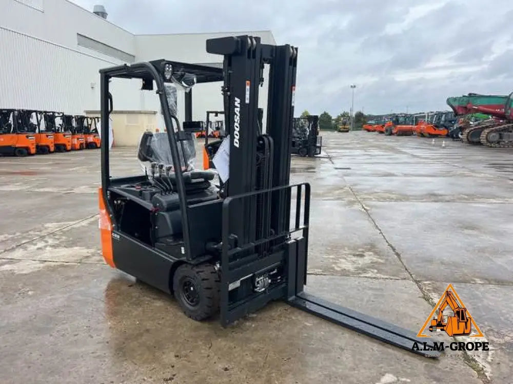Chariot élévateur Électrique Doosan B15T-7 PLUS – Performance et fiabilité