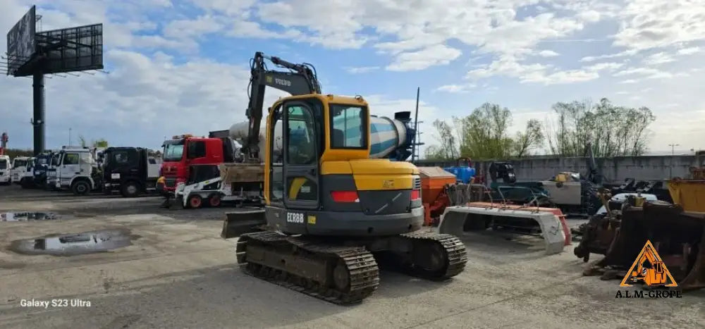 Mini-pelle Volvo EC88 (2007) – 8,3 Tonnes – 3 500 h