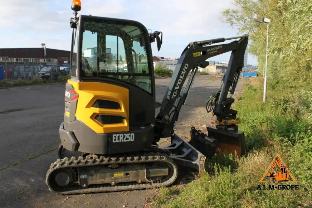 Mini pelle Volvo ECR25D 2020 – Tiltrotateur Engcon – Remorque – 3 Godets