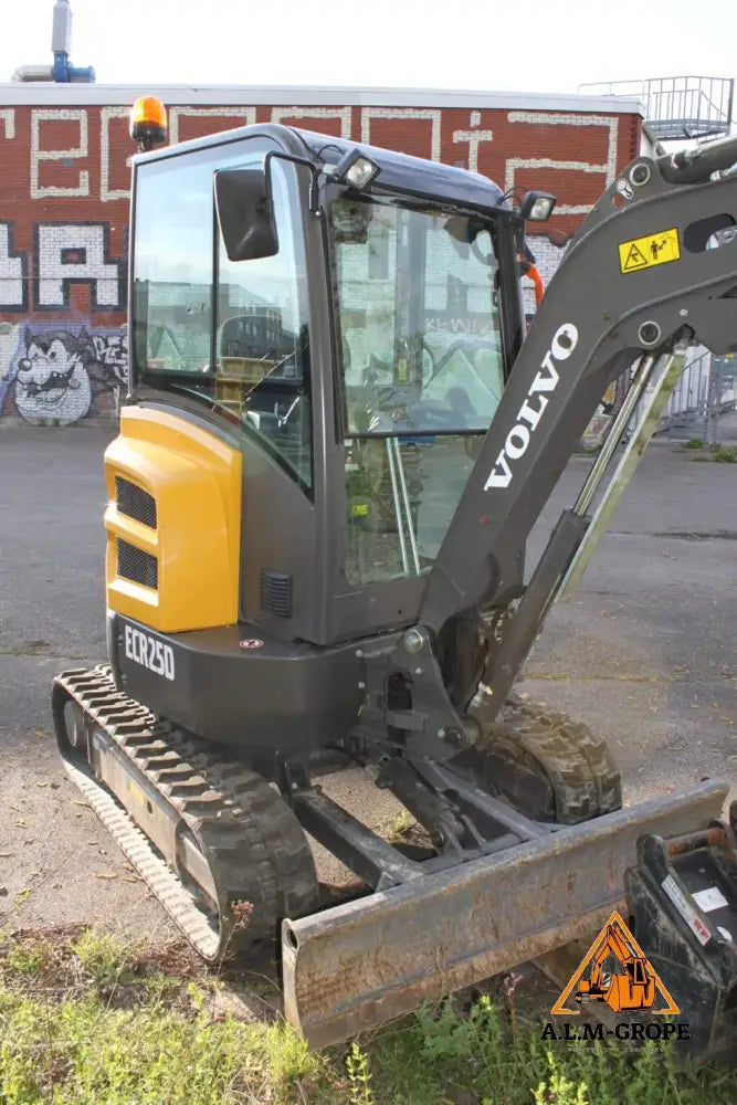 Mini pelle Volvo ECR25D 2020 – Tiltrotateur Engcon – Remorque – 3 Godets