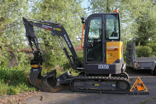 Mini pelle Volvo ECR25D 2020 – Tiltrotateur Engcon – Remorque – 3 Godets