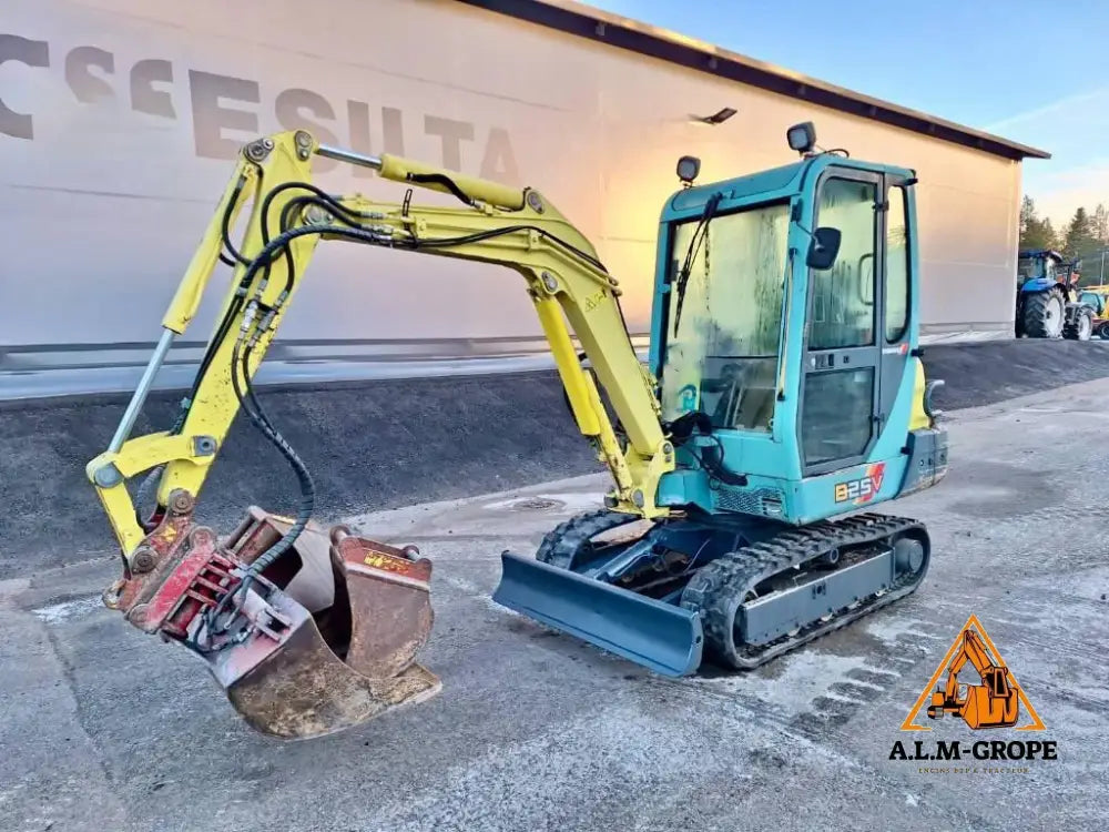 Mini-pelle Yanmar B25V (2002) + 3 Godets